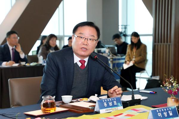 홍남표 창원특례시장이 대한민국특례시시장협의회 2023년 제2차 정기회의에 참석해 발언하고 있다.