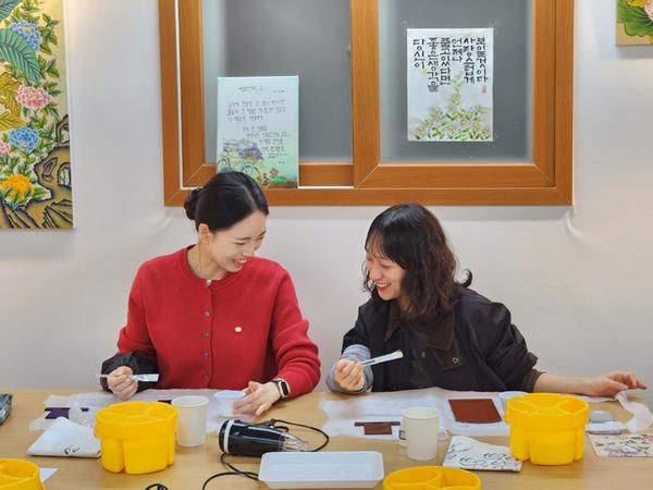 사진1(냅킨아트 휴대폰 거치대)