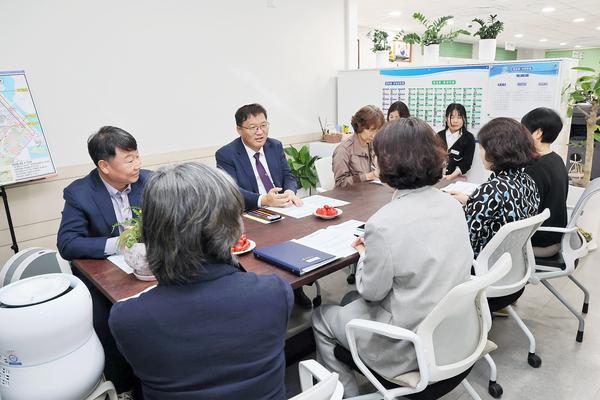 장금용 창원특례시장 권한대행, 통합돌봄 추진상황 점검 및 현장 애로사항 청취★장금용 창원특례시장 권한대행, 통합돌봄 추진상황 점검 및 현장 애로사항 청취(사회복지과) (1).jpg