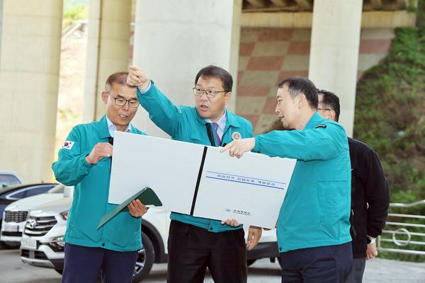 장금용 창원특례시장 권한대행, 여좌지구 진입도로 공사현장 점검
