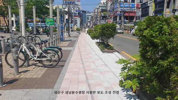 창원시, &lsquo;기후위기대응 시원한 보도&rsquo; 조성 (성산구 상남분수광장 시원한 보도 조성 전경).
