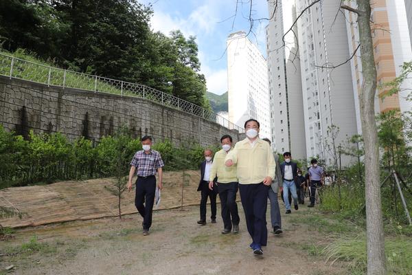 허성무 창원시장, 진해 자은동 재해 예방공사 현장점검 나서 