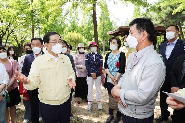 허성무 창원시장, 4不 혁신 습지공원 로드체킹&ldquo;주민 큰 호응&rdquo; 허성무 창원시장, 4不 혁신 습지공원 로드체킹“주민 큰 호응” (기획관) (2).jpg