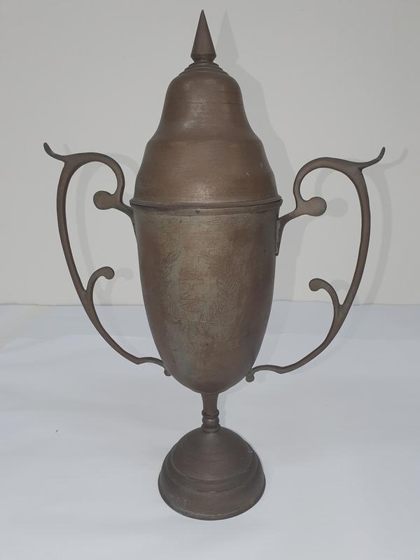 창원시, 씨름 관련 귀중한 유물들 세상 밖으로 나온다(제1회 전국장사씨름대회(1962.10.7.) 우승 트로피).창원시, 씨름 관련 귀중한 유물들 세상 밖으로 나온다(제1회 전국장사씨름대회(1962.10.7.) 우승 트로피).jpg