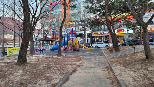 창원시, 퇴촌천어린이공원 리모델링 사업 추진(퇴촌천어린이공원현장사진).창원시, 퇴촌천어린이공원 리모델링 사업 추진(퇴촌천어린이공원현장사진).jpg