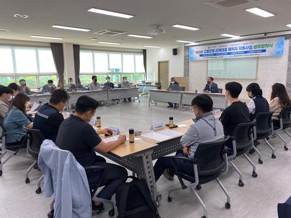 창원시, 고용확정형 기업지원사업 참여기업 업무협약 체결 창원시, 고용확정형 기업지원사업 참여기업 업무협약 체결 (일자리창출과) (1).jpg