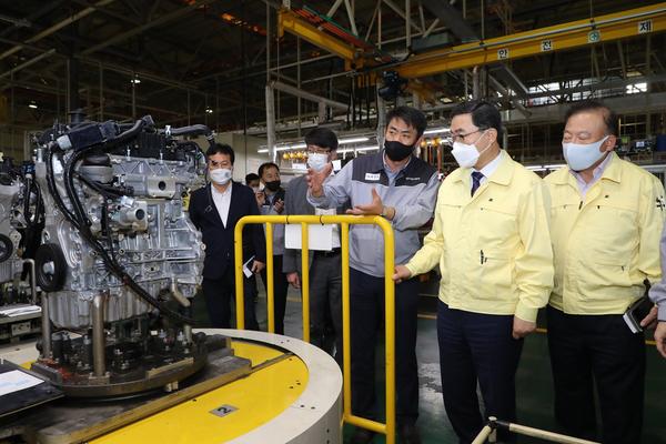허성무 시장, 쌍용자동차㈜ 창원공장 찾아 협력회의 가져 허성무 시장, 쌍용자동차㈜ 창원공장 찾아 협력회의 가져 (전략산업과) (1).jpg