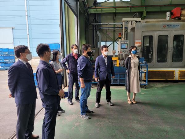 창원시, ㈜HMT 찾아 &lsquo;스마트 제조혁신&rsquo; 현장의 소리 듣다 창원시, ㈜HMT 찾아 ‘스마트 제조혁신’ 현장의 소리 듣다 (전략산업과) (1).jpg