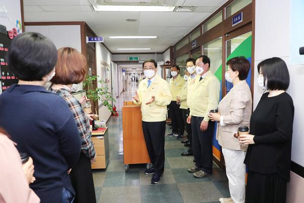 허성무 창원시장, 진해구 찾아가 직원들과 소통 허성무 창원시장, 진해구 찾아가 직원들과 소통 (자치행정과) (1).jpg