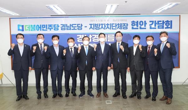 허성무 창원시장&ldquo;이건희 미술관은 국립현대미술관 창원관에 짓자&rdquo;강력 건의 허성무 창원시장“이건희 미술관은 국립현대미술관 창원관에 짓자”강력 건의 (기획관) (1).jpg