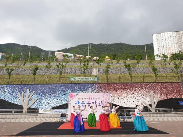 창원시, 진해 냉천근린공원 &lsquo;작은음악회&rsquo; 개최 (작은음악회 자은동).창원시, 진해 냉천근린공원 ‘작은음악회’ 개최 (작은음악회 자은동).jpeg