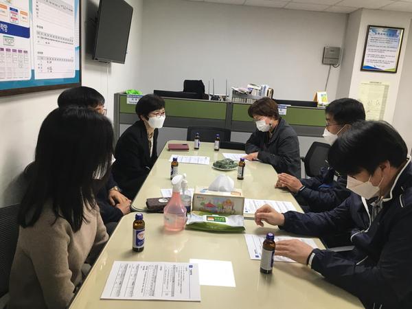 창원시, 감계복지센터 코로나19 방역체계 현장 점검창원시, 감계복지센터 코로나19 방역체계 현장 점검 (사회복지과).jpg