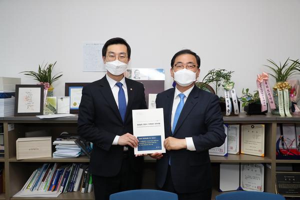 허성무 시장, &lsquo;창원산업선&rsquo;등 현안 해결 직접 나서 (장경태 국회 국토교통위원회 위원, 더불어민주당).허성무 시장, ‘창원산업선’등 현안 해결 직접 나서 (장경태 국회 국토교통위원회 위원, 더불어민주당).jpg