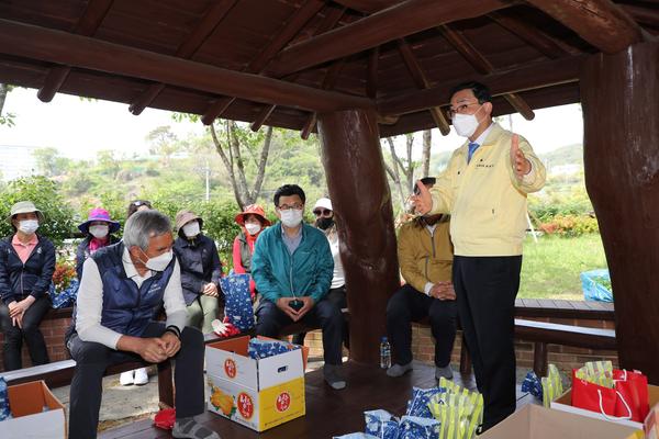 허성무 창원시장,&lsquo;동네를 걷다&rsquo;소통 행보 이어가허성무 창원시장,‘동네를 걷다’소통 행보 이어가 (시정혁신담당관) (1).jpg