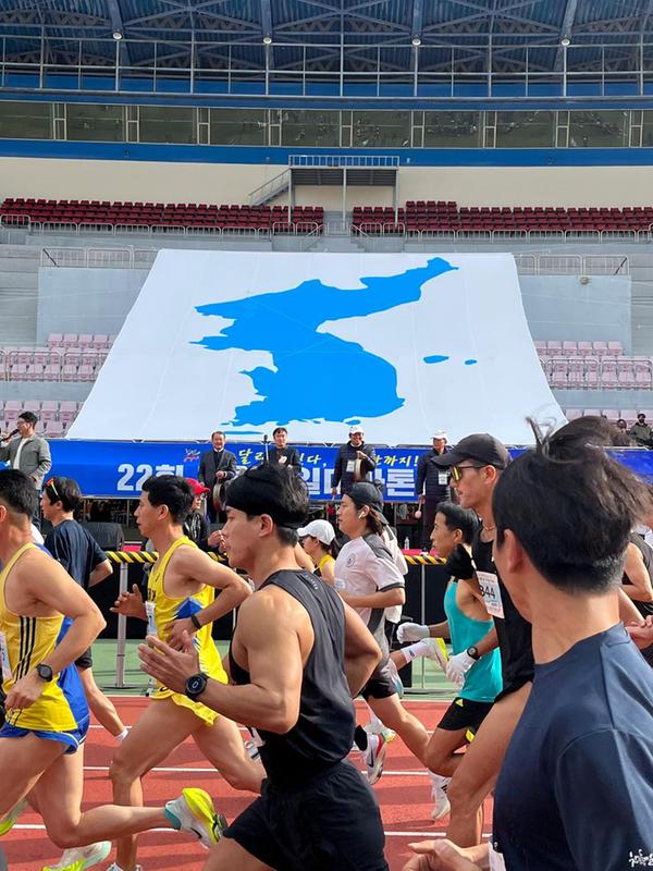 창원통일마라톤대회 20일 창원종합운동장서 열려창원통일마라톤대회+20일+창원종합운동장서+열려+(체육진흥과)+(사진).jpg.1200x1200.jpg