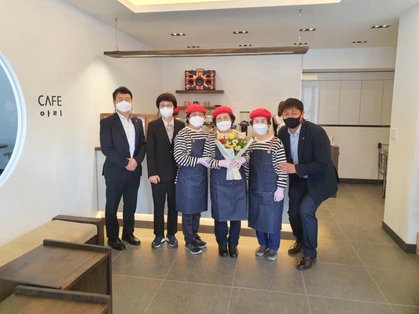 창원시, 노인일자리 &lsquo;실버카페 아리 마산소방서점&rsquo; 개소 창원시, 노인일자리 ‘실버카페 아리 마산소방서점’ 개소 (노인장애인과).jpg