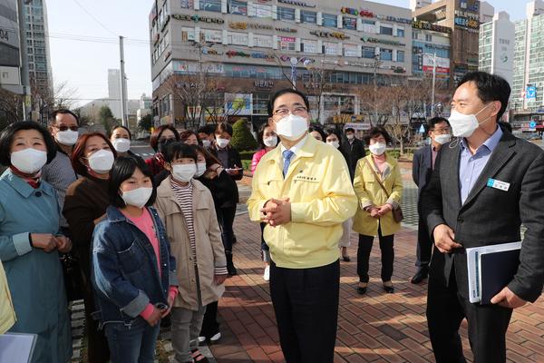 허성무 창원시장, 마산회원구 민원현장서도 소통행정 이어간다 자치행정과)허성무 창원시장, 마산회원구 민원현장서도 소통행정 이어간다 자치행정과) (1).jpg