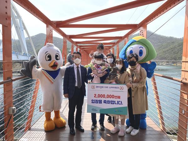 창원시, 저도 콰이강의 다리 스카이워크 입장객 200만명 돌파창원시, 저도 콰이강의 다리 스카이워크 입장객 200만명 돌파.JPG