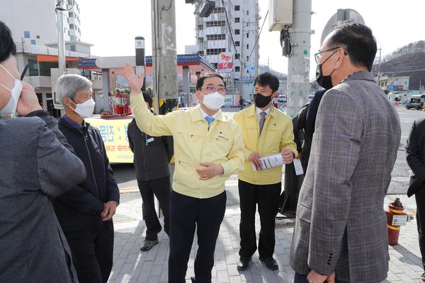 허성무 창원시장, 마산합포구서 시민과 민원현장 답 찾다 허성무 창원시장, 마산합포구서 시민과 민원현장 답 찾다 (자치행정과) (1).jpg
