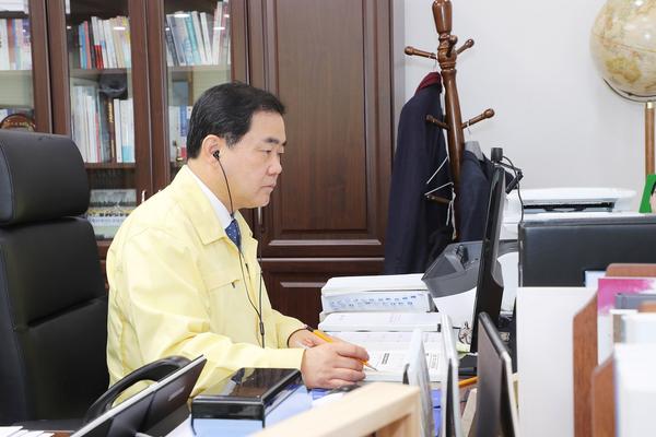 창원시, 간부회의 매주 &lsquo;금요일&rsquo;로 변경 실시 (허성무 시장 화상 간부회의) 창원시, 간부회의 매주 ‘금요일’로 변경 실시 (허성무 시장 화상 간부회의) (1).jpg
