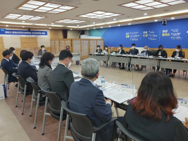 창원시지역사회보장 대표협의체 회의 개최창원시지역사회보장 대표협의체 회의 개최(사회복지과).jpg