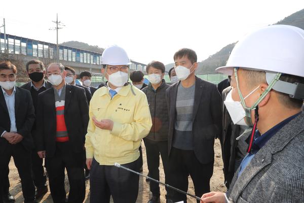 허성무 창원시장, 합성1동 체육시설 조성사업 현장 점검 (체육진흥과)허성무 창원시장, 합성1동 체육시설 조성사업 현장 점검 (체육진흥과) (1).jpg