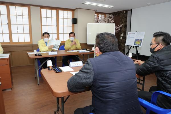 창원시, 설 맞이 진해중앙시장 방문해 민생현장 살펴 창원시, 설 맞이 진해중앙시장 방문해 민생현장 살펴 (경제살리기과) (1).jpg