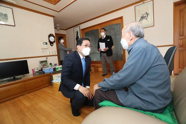 허성무 창원시장, 설 맞아 애국지사 후손 만나 감사의 뜻 전해 허성무 창원시장, 설 맞아 애국지사 후손 만나 감사의 뜻 전해  (사회복지과) (2).jpg