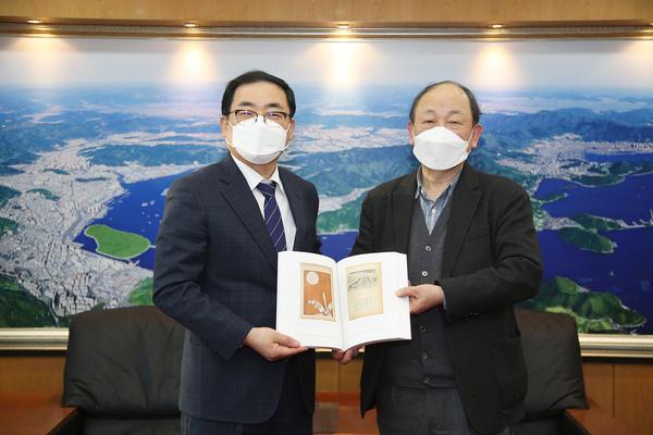 허성무 창원시장, 윤범모 관장에 국립현대미술관 유치 협력 요청허성무 창원시장, 윤범모 관장에 국립현대미술관 유치 협력 요청 (문화유산육성과)11.jpg