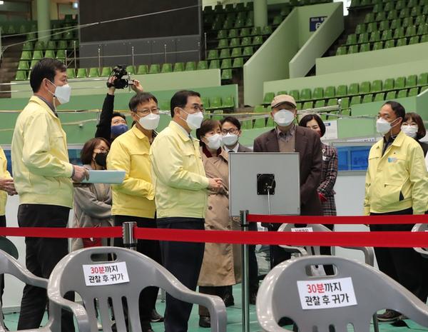 허성무 창원시장, 코로나 지역예방접종센터 설치 현장점검 허성무 창원시장, 코로나 지역예방접종센터 설치 현장점검 (시민안전과) (1).jpg