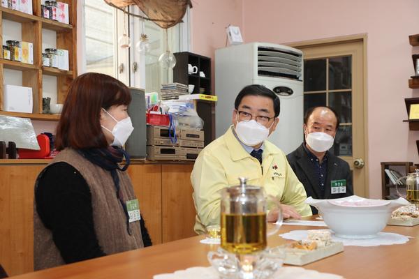 허성무 창원시장, &lsquo;코로나 매출 감소&rsquo; 농촌관광업체 현장 점검 나서 허성무 창원시장, ‘코로나 매출 감소’ 농촌관광업체 현장 점검 나서 (농업정책과) (1).jpg