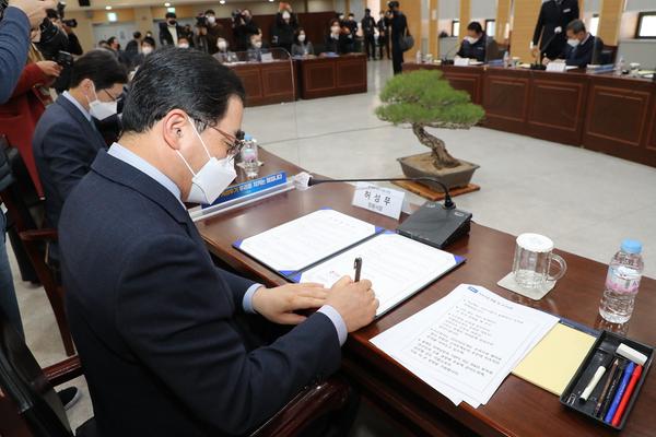창원시, 우량기업 3개사와 2157억원&middot;신규고용 789명 투자유치 창원시, 우량기업 3개사와 2157억원·신규고용 789명 투자유치 (투자유치단) (1).jpg