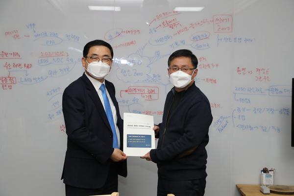 허성무 창원시장, 경제&middot;환경 분야 현안 들고 서울행(김성환 더불어민주당 국회 전반기 산업통상자원중소벤처기업위원회 위원허성무 창원시장, 경제·환경 분야 현안 들고 서울행(김성환 더불어민주당 국회 전반기 산업통상자원중소벤처기업위원회 위원 (1)).jpg