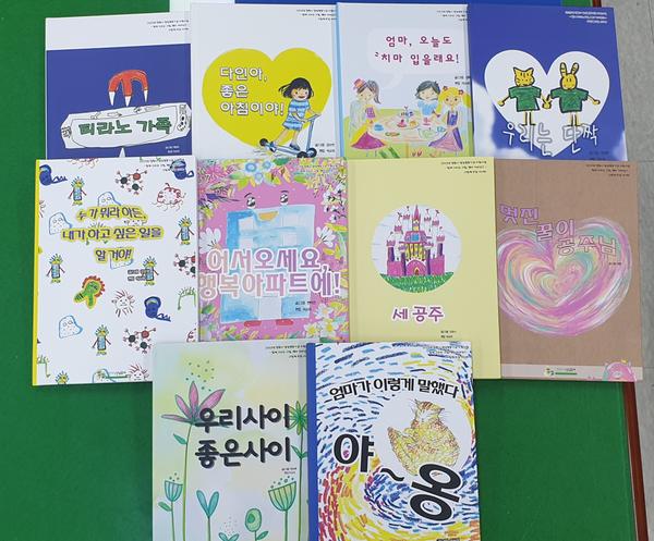 창원여성살림공동체, 창원시에 성평등그림책 기증창원여성살림공동체, 창원시에 성평등그림책 기증.jpg