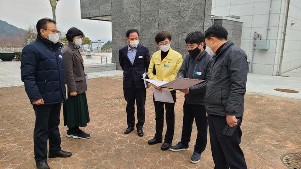창원시, 장사시설 및 노인종합복지관 코로나 감염 예방대책 점검 실시 창원시, 장사시설 및 노인종합복지관 코로나 감염 예방대책 점검 실시 (노인장애인과) (1).jpg