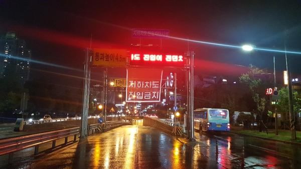 창원시, 지하차도 3개소 자동차단시설 설치한다(명곡지하차도 자동차단시설 사진).창원시, 지하차도 3개소 자동차단시설 설치한다(명곡지하차도 자동차단시설 사진).JPG
