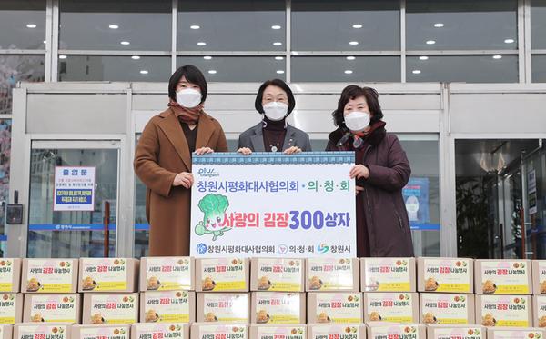 창원시평화대사협의회&middot;의청회, 창원시에 김장 기탁 창원시평화대사협의회·의청회, 창원시에 김장 기탁 (사회복지과) (2).jpg