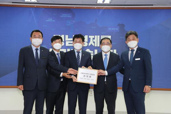 창원시 진해구 고용위기지역 지정기간 1년 연장 (지난 10월 30일 열린 &lsquo;더불어민주당 경남도당 정책간담회&rsquo;).창원시 진해구 고용위기지역 지정기간 1년 연장 (지난 10월 30일 열린  ‘더불어민주당 경남도당 정책간담회’).JPG