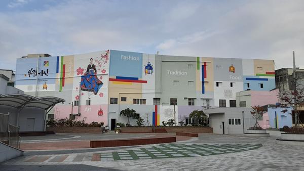 창원시, 부림문화광장 특화벽면조성 완료 (시행 후).창원시, 부림문화광장 특화벽면조성 완료 (시행 후).jpg