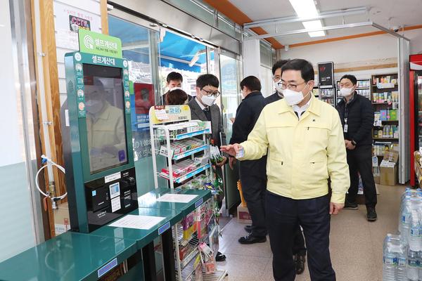 허성무 창원시장, &lsquo;동네슈퍼의 미래&rsquo; 스마트슈퍼 1호점 찾다 허성무 창원시장, ‘동네슈퍼의 미래’ 스마트슈퍼 1호점 찾다 (경제살리기과) (1).jpg