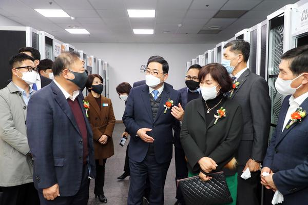 창원시, &lsquo;뉴노멀 시대&rsquo; 온라인 교역 선도한다창원시, ‘뉴노멀 시대’ 온라인 교역 선도한다 (투자유치단) (3).jpg