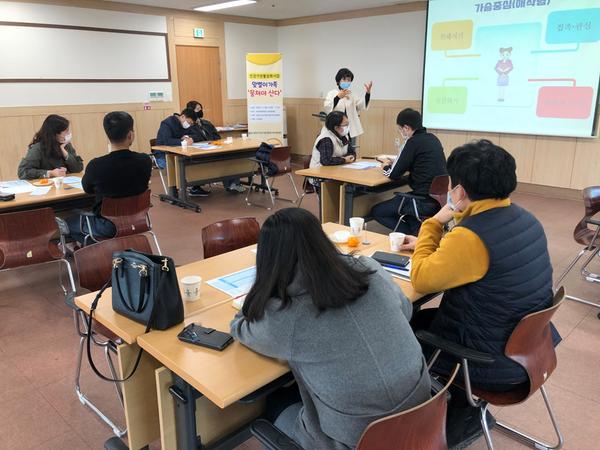 창원시, &lsquo;뭉쳐야 산다&rsquo;맞벌이 가족의 건강성 회복 도와 창원시, ‘뭉쳐야 산다’맞벌이 가족의 건강성 회복 도와 (여성가족과).jpg