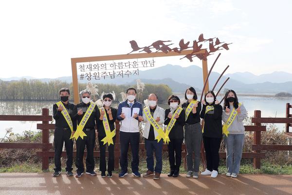 허성무 창원시장, &lsquo;철새 도래지&rsquo; 주남저수지 탐방로 등 현장점검허성무 창원시장, ‘철새 도래지’ 주남저수지 탐방로 등 현장점검 (공원녹지과) (2).jpeg
