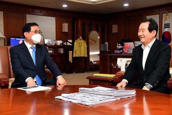 허성무 창원시장, '창원 현안' 쥐고 또다시 서울행(정세균 국무총리)허성무 창원시장, '창원 현안' 쥐고 또다시 서울행(정세균 국무총리) (2).jpeg