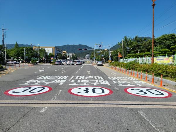 창원시, 보행자 중심의 교통환경 개선&lsquo;총력&rsquo; (성산구 상남초등학교 앞 어린이보호구역 조성 사진).창원시, 보행자 중심의 교통환경 개선‘총력’ (성산구 상남초등학교 앞 어린이보호구역 조성 사진).JPG
