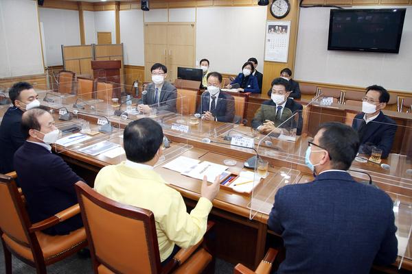 창원시,「창원인공지능연구센터」본격적인 성과 시동(워털루대학 권혁주 교수와 면담)창원시,「창원인공지능연구센터」본격적인 성과 시동(워털루대학 권혁주 교수 (2).jpg
