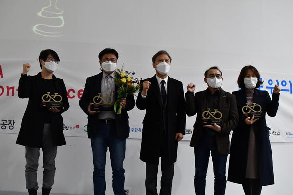 창원시, 전국 자전거 출․퇴근 챌린지 우수도시상 수상창원시, 전국 자전거 출․퇴근 챌린지 우수도시상 수상 (환경정책과).jpg