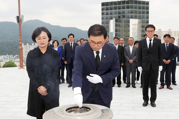 허성무 창원시장, 17일 순국선열의 날 맞아 SNS에 기념메시지 발표 (허성무 창원시장).허성무 창원시장, 17일 순국선열의 날 맞아 SNS에 기념메시지 발표 (허성무 창원시장).jpg