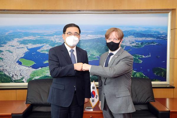 허성무 창원시장, 고든 처치 주한미국영사와 면담허성무 창원시장, 고든 처치 주한미국영사와 면담 (투자유치단) (1).jpg