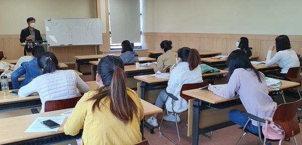 창원시, 결혼이민자 운전면허 필기시험 도전 시작창원시, 결혼이민자 운전면허 필기시험 도전 시작(여성가족과) (1).jpg